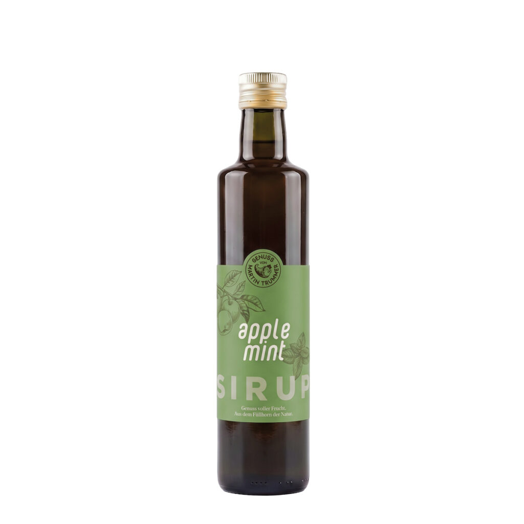 Flasche Trummerfrucht Apfel-Pfefferminz-Sirup 500 ml mit grünem Etikett und Logo